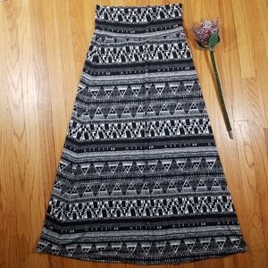 Tribal maxi skirt Sz M
